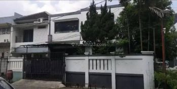 Rumah 2 lantai posisi hook,siap huni,lokasi strategis di kelapa dua,kebon barat