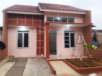 Rumah READY Masuk Mobil di Lalui Angkutan Umum di Citayam