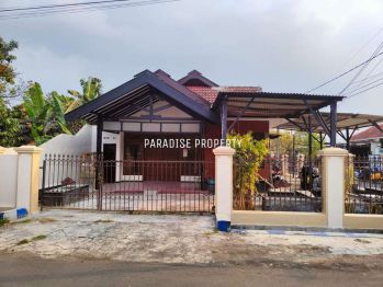 Disewakan Rumah Posisi Hook Area Bunga Bunga