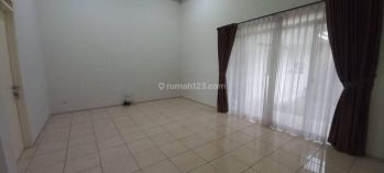 Disewakan Rumah Bagus di Kota Baru Parahyangan, Furnished