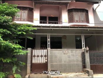 Rumah Strategis 2 Lantai Selangkah ke Pasar Kranggan Siap KPR J-5452