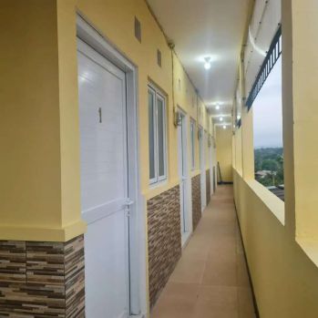 Di kontrakan. Rumah kontrakan