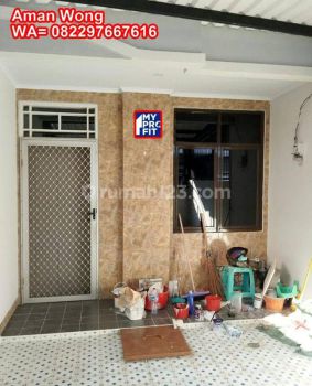 Disewakan Rumah 2,5 Lantai di Taman Palem Lestari, Jakarta Barat