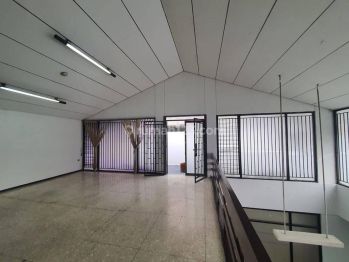 Gedung cocok untuk Kantor di Mainroad Sukajadi Bandung