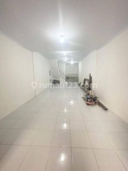 Chandra Ruko Full Renovasi Uk 4x17m di Jalan Raya Jelambar