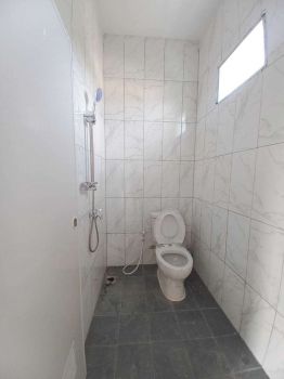 RUMAH MEWAH DEKAT STASIUN DP 0 CIBINONG BOGOR 5 JUTA AKAD