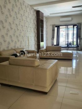 Dijual Rumah 3 Lantai di Grisenda Jakarta Utara