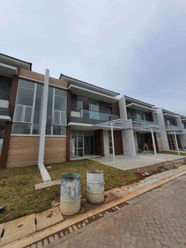 SEWA RUMAH DI PIK 2 UKURAN 10X20 CLUSTER BAGUS 2 LANTAI TERMURAH