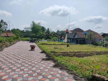 Tanah Yogyakarta, Tanah Utara Ringroad di Jl. Kaliurang Km.10