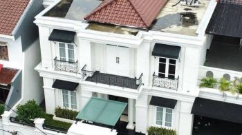 Brand New Classic House, Dalam Komplek Tebet, Bebas Banjir