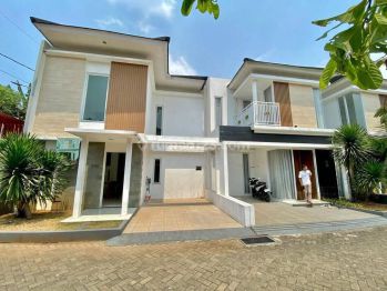 Rumah 2 Lantai Dekat Labschool Cibubur Siap Huni