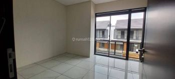 Disewakan Rumah Bagus di Kota Baru Parahyangan, Tatar Tarubhawana