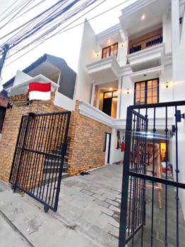 RUMAH BARU plus KOLAM RENANG  DLM CLUSTER JAGAKARSA JAKARTA SELATAN
