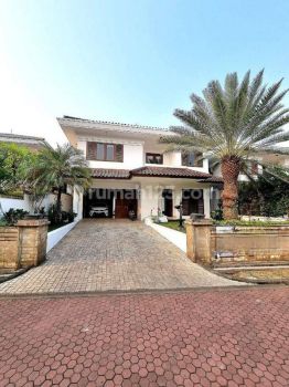 Luxury and Carefully Design House With Pool at Kemang