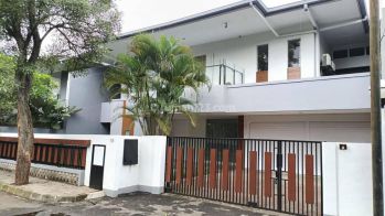 Rumah 2 Lantai Bagus Puri Sakit Semi Furnished SHM Usd 2.700