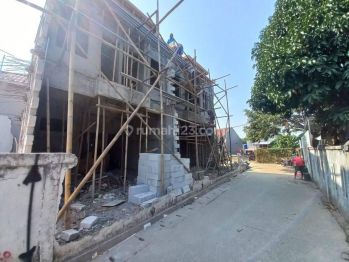 RUMAH 2 LANTAI ADA ROOFTOP DI JAGAKARSA DEKAT MASJID