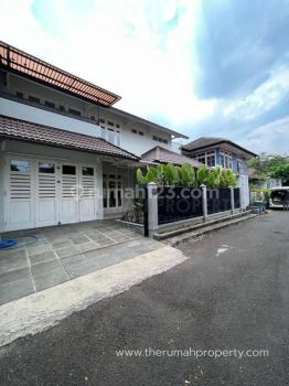 Rumah 2 Lantai Dijual di Kemang Jakarta Selatan