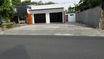 Ruko pinggir jalan utama stadion maguwoharjo
