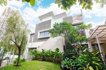 Rumah private pool Full furnish di sewakan di Simplicity The Icon BSD Serpong