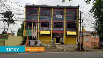 Disewakan Ruko 3 Lantai Sebelah Ruko Emerald Summarecon Bekasi.