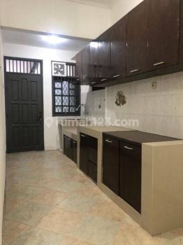 Rumah 3 Kamar Tidur Luas 160 M2 di Rawamangun, Jaktim