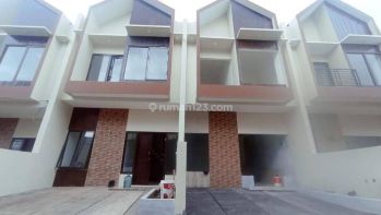 Rumah 2 Lantai SHM Diselatan Jakarta