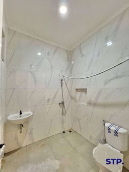 Sisa 1 unit, Rumah baru Manyar Tirtoasri design scandinavian