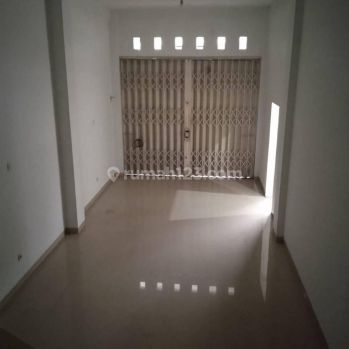 Di Sewakan Ruko Rendeng Di Mainroad Sayap Dago