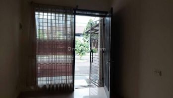 Sewa Singgasana 4 Kamar Tidur 3 Kamar Tidur Pusat Ramai