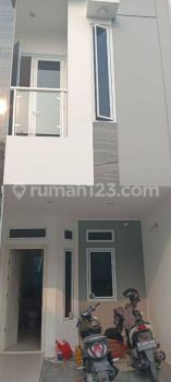 Rumah bergaya eropah di Jl.Pisangan baru belakang kelurahan ayam2 jakarta timur