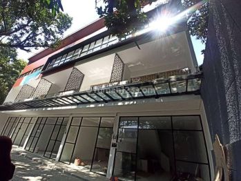 DISEWAKAN RUKO BARU RIAU MAINROAD 3 lantai