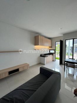 Disewakan Rumah Mewah Siap Huni Cluster Wisteria, Metland Menteng, Cakung, Timur