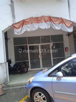 Ruko bagus 3,5 lantai di Ruko Plaza Pondok Indah Jakarta Selatan