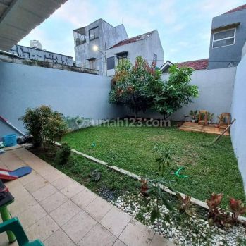 Disewa Rumah Dengan Taman Belakang Semi Furnish Bagus Dan Rapi