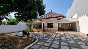 Rumah di Sewakan Siap Huni, Lokasi Strategis di Menteng