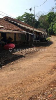 Tanah padat ada sawahnya di daerah pemukiman