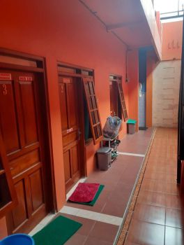 Rumas Kost 2 Lantai Plus kantor di Gilingan Solo