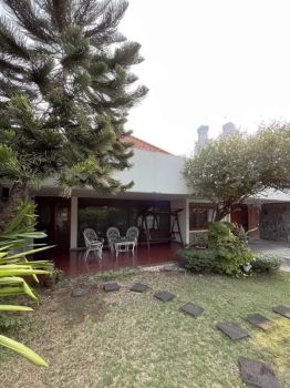 Dijual Rumah Asri Menteng Jalan Lombok SEMI FURNISHED