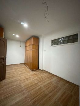 Rumah dijual 3 Lantai Fu Renovasi ( SHM ) di Jodoh Nagoya