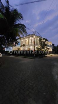 Rumah baru hoek minimalis modern ada rooftop dekat stasiun kereta dan bxchange