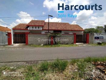 Rumah Bagus bisa untuk usaha di  Manahan Banjarsari Solo