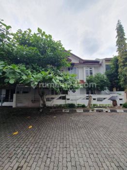 Disewakan Rumah Dua Lantai Lokasi Strategis Dekat Pakuwon Mall, Upn, Uny, Polda