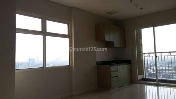 Apartemen Madison Central Park 2 BR Hook Semi Furnished, Nego, Middle Floor