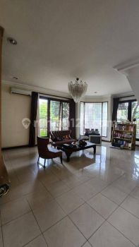 Rumah nyaman dan luas di Komplek Griya Inti Sentosa