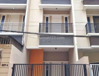 Rumah Baru Siap Huni Lokasi Strategis Di Jelambar(JL155)