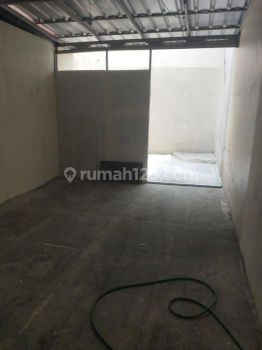 T. Disewakan rumah 2 lantai cluster east Asia.