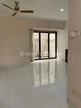 Rumah dalam kondisi baik  kawasan elite Discovery Residence