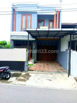 Rumah Bagus 2lantai Tengah Kota Manahan Solo