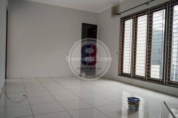 Rumah di Emerald Bintaro Jaya Sektor 9 Siap Huni Harga Nego