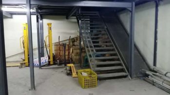 Dijual sangat cepat gudang elang laut sudah ada lift